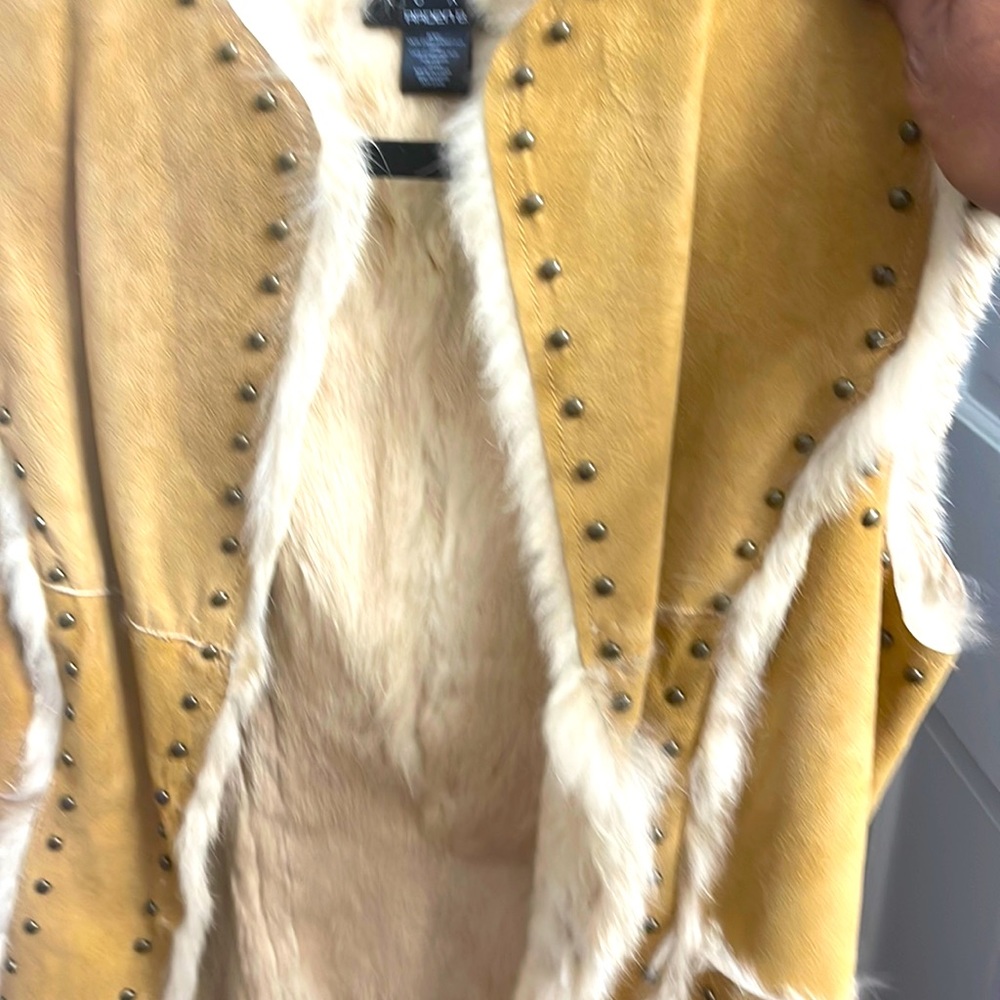 Beautiful fur n suede vest. Size large but cut small.